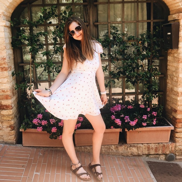 Meet your Posher, Claire - Picture 1 of 1